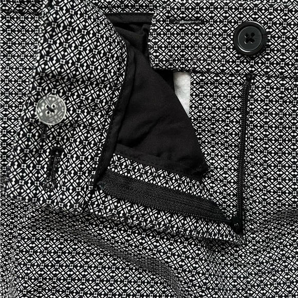Hilary Radley crops, size 12. Black white, pockets, button and fly. Stretch VGUC - Picture 4 of 10